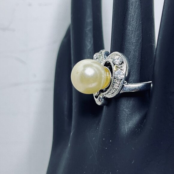 Silver Tone Ring With Faux Pearl & Rhinestone Accents Size 5 1/2 (R444) - Picture 4 of 7